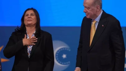 Gözlerden kaçan detay! Özlem Çerçioğlu, AK Parti'ye bir ilki yaşattı