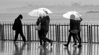 Meteoroloji saat vererek uyardı: İstanbul'a gök gürültülü sağnak uyarısı!
