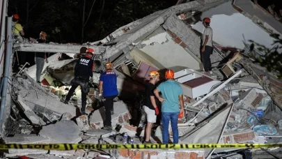 Balıkesir'deki depremde yıkılan bina ile ilgili vahim iddia