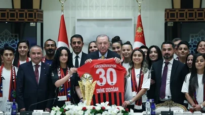 Cumhurbaşkanı Erdoğan, Yüksekovaspor'u kabul etti
