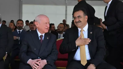 Malazgirt'teki programa damga vuran kare: Bahçeli'nin yanındaki isme dikkat