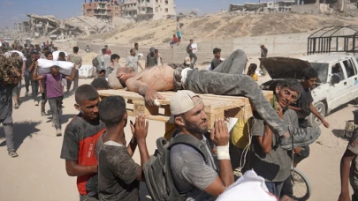 İsrail'in tehlikeli yola yönlendirdiği tır Filistinlilerin üzerine devrildi