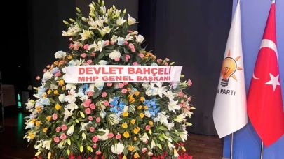 MHP'den AK Parti'ye sembollerle dolu hediye çiçek jesti