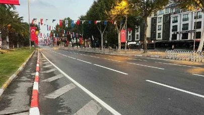 İstanbullular dikkat! 30 Ağustos Zafer Bayramı kutlamaları dolayısıyla bazı yollar trafiğe kapatıldı...