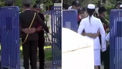 Anıtkabir'deki törenlere damga vuran görüntü: Askerlerin üstleri arandı