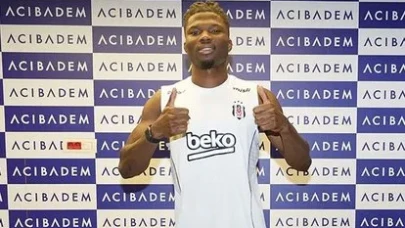 Beşiktaş'ın yeni golcüsü El Bilal Toure İstanbul'da