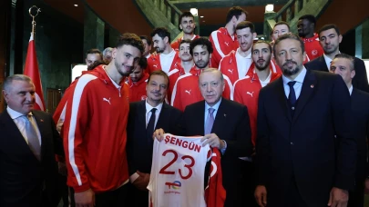 Cumhurbaşkanı Erdoğan A Milli Erkek Basketbol Takımı’nı kabul etti