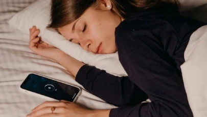 Telefonu yastık altında bırakmayın: Sağlığınızı tehdit ediyor