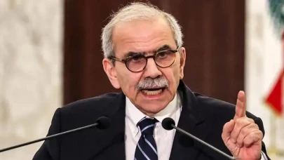 Lübnan’da yasak tanınmadı: Güvercin Kayalıkları’na hizbullah liderlerinin portreleri yansıtıldı