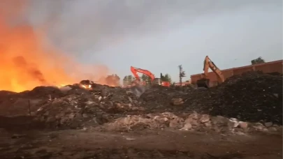 Adana’da geri dönüşüm fabrikasında yangın alarmı