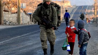 Çocuklara su veren askerlere soruşturma mı açıldı? MSB'den tartışılan iddiaya yanıt