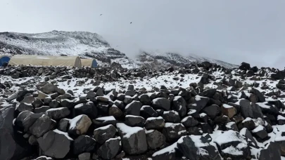 Eylülde mevsimin ilk karı yağdı, ortalık beyaza büründü