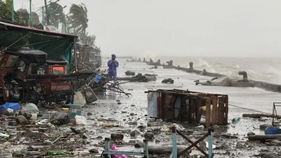 Süper tayfun Ragasa'nın son durumu! Hong Kong ve Filipinler'i de vurdu
