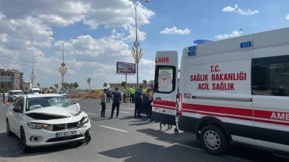 Direksiyon hakimiyetini kaybetti, durakta bekleyen anne ve çocuklarına çarptı: 1 kişi öldü, 2 kişi