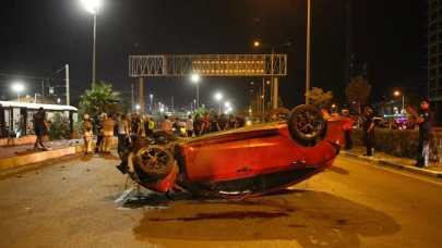 Kontrolden çıkan otomobil yayalara çarptı: 3 ölü, 3 ağır yaralı