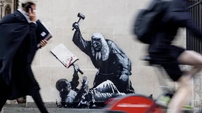 Gizemli sanatçı Banksy, yeni bir eserle ortaya çıktı