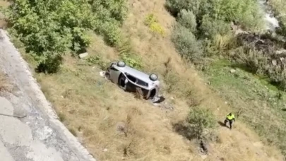 Bitlis’te feci kaza: otomobil şarampole devrildi