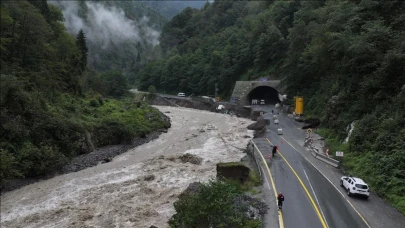 Rize’de sel felaketi: 17 kişi askeri helikopterlerle kurtarıldı