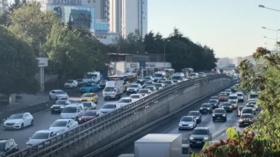 İstanbul'da trafik çilesi! Yoğunluk sebebiyle sürücüler güçlük çekti...