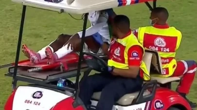 Beşiktaşlı Ndidi'den kötü haber: Sahayı sedyeyle terk etti