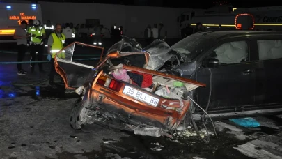 Manisa'da otomobil ile kamyon çarpıştı: 5 ölü, 6 yaralı