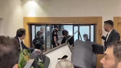 CHP'de  kayyum krizi: Makam katında barikat!