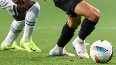 Türk futbolunda bir ilk: Edirnespor 9 kişi çıktığı maçta, 6 kişi kaldı!