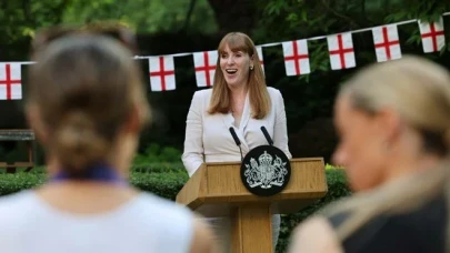 Ev vergisini eksik ödeyen İngiltere Başbakan Yardımcısı istifa etti