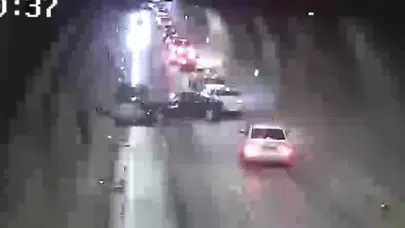 Tünelde otomobiller kafa kafaya çarpıştı: 1 yaralı