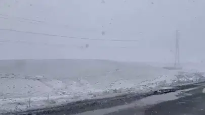 Türkiye'nin en kurak ilçesine lapa lapa kar yağdı