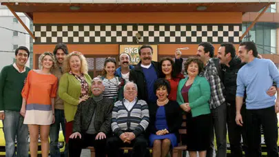 Akasya Durağı geri dönüyor: Senarist duyurdu, yayın tarihi Eylül!