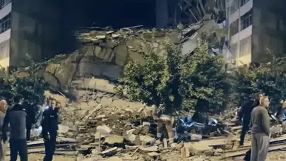 İskenderun’da kontrollü yıkım sırasında bina çöktü: Yan masada hasar oluştu