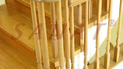 Parmak Uçlarındaki Pusula: Ahşap Küpeştenin Görünmez Dili