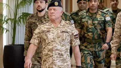 Ürdün Kralı 2. Abdullah askeri üniformayı giydi