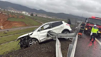 Gaziantep'te bariyerlere çarpan otomobil can aldı: 1 ölü, 2 yaralı