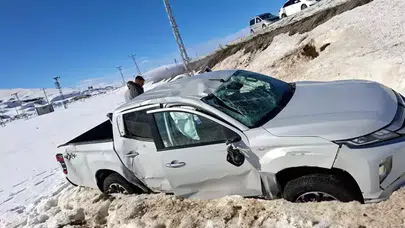 Van’da kamyonet şarampole yuvarlandı: 3 kişi yaralandı