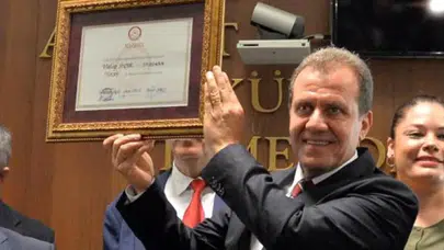 Vahap Seçer kimdir? Mersin Büyükşehir Belediyesi'ne operasyon sonrası merak edilenler