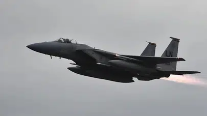 İran'ın batısında ABD'ye ait F-15 savaş uçağı düştü