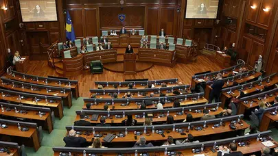 Kosova'da cumhurbuşkanı seçimi krize dönüştü Meclis feshedildi