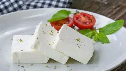 Türk marka peynir için 'Kesinlikle tüketmeyin' uyarısı geldi: Tek tek toplanıyor