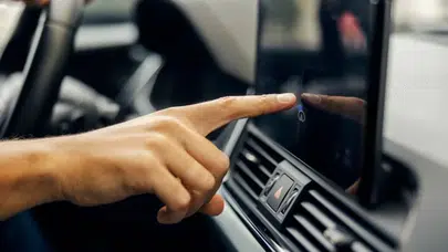 Aracına sonradan ekran taktıranlar trafikten men edilecek