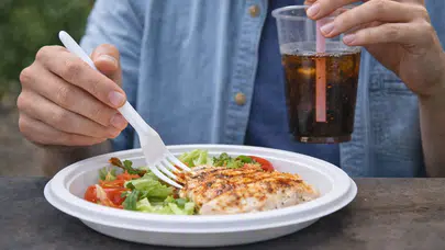 Türkiye’de tek kullanımlık plastiklere yasak geliyor! Çatal, pipet ve bardaklar tarih olacak