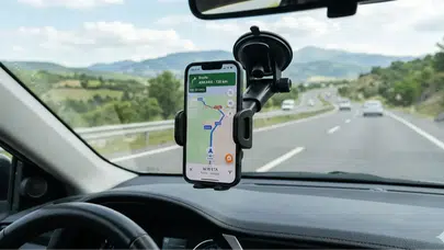 Ön cama telefon koymak yasak mı? Araçta telefon tutucu kullanmanın cezası ne kadar?