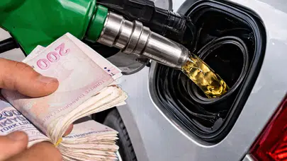 Vatandaşı üzen haber: Akaryakıta çifte indirim geldi, tamamı pompaya yansımadı