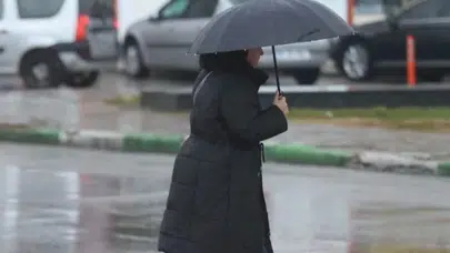 Sıcaklıklar o bölgelerde düşüyor! Meteoroloji'den sağanak uyarısı