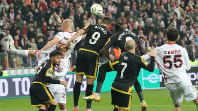 Samsunspor Rayo Vallecano maç özeti 3-1 Konferans Ligi'nde tur şansı zorda
