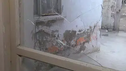 Adana'da maskeli saldırganlar evi bastı: Anne ve oğlu yaralı