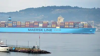Maersk Hürmüz Boğazı geçişlerini askıya aldı: Deniz taşımacılığında kritik karar