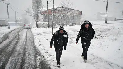 Türkiye için kritik hava uyarısı: Doğu’da kar ve çığ riski, Batı’da kuvvetli rüzgar alarmı