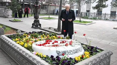 MHP Lideri Bahçeli, Muhsin Yazıcıoğlu’nun kabrini ziyaret etti